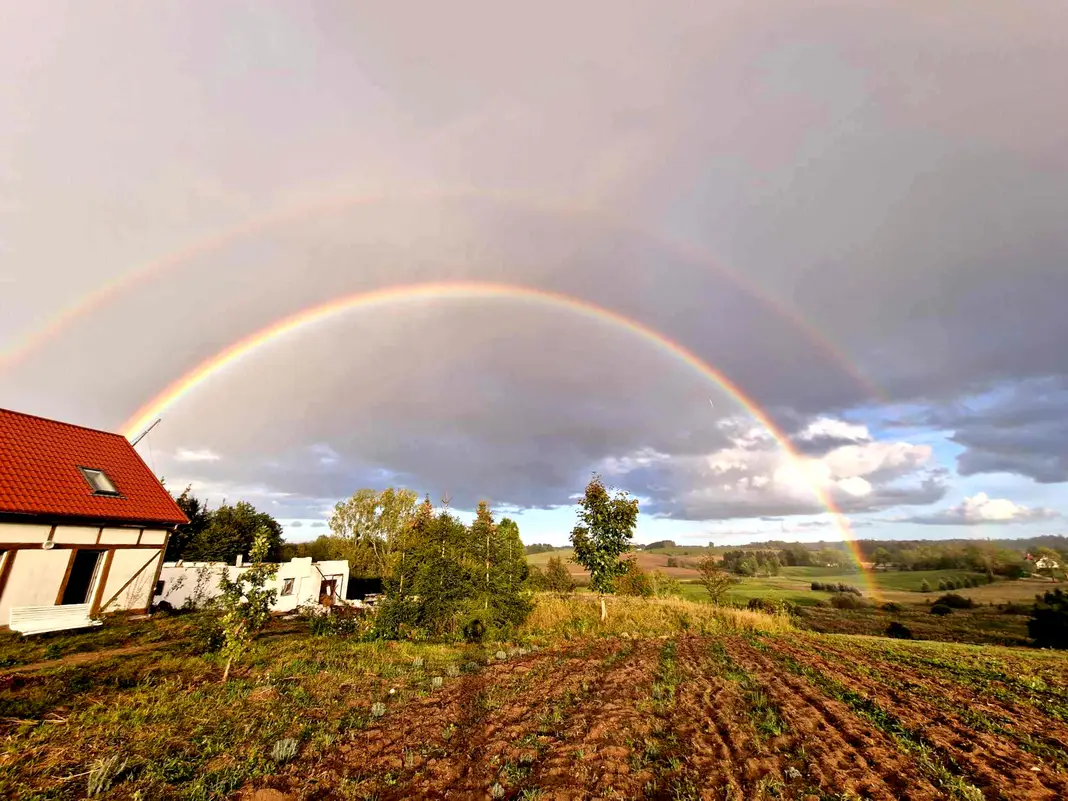 Lawendowy Dom wiosna tęcza